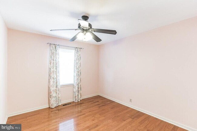 Building Photo - 48 Stonehurst Ct