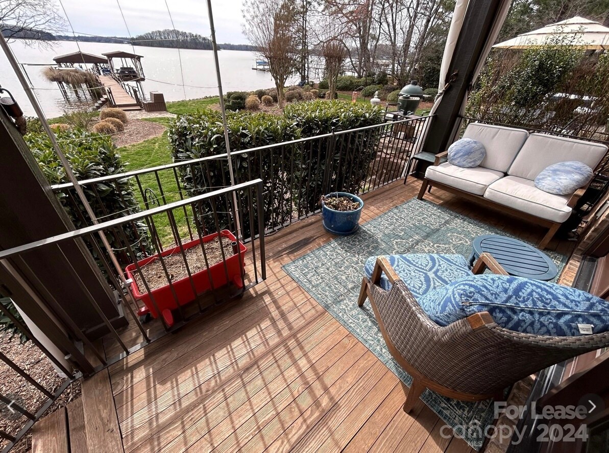 Building Photo - 17120 Belle Isle Dr