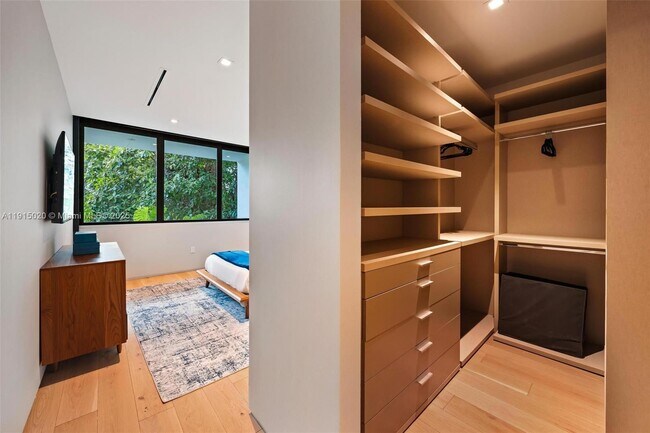 Building Photo - 77 SW 18th Terrace