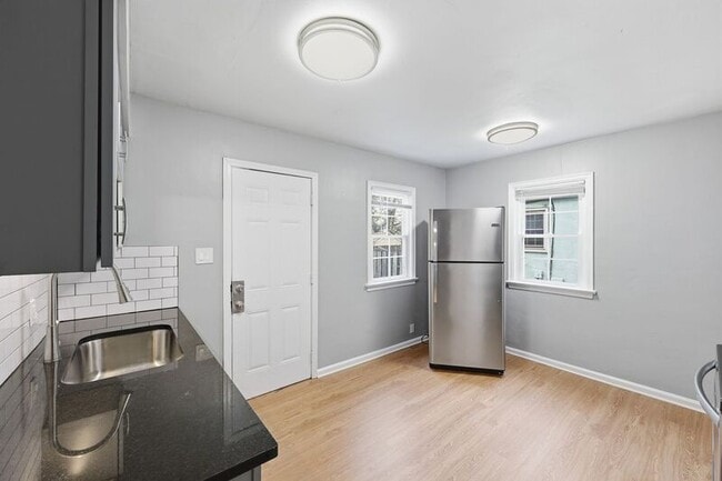 Building Photo - 735 E Mithoff St