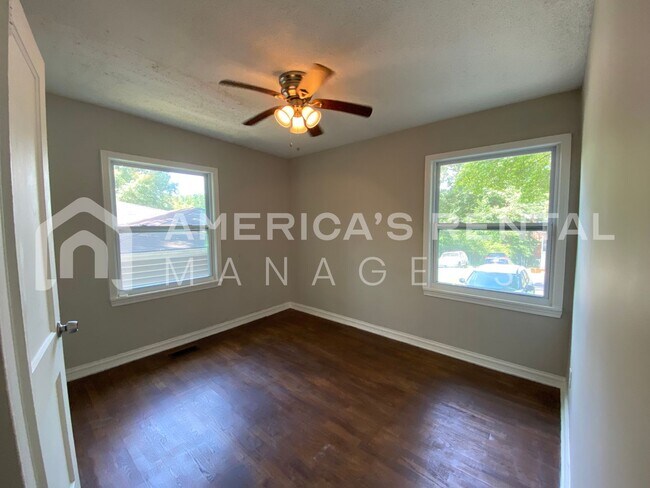 Building Photo - Home for rent in Midfield!