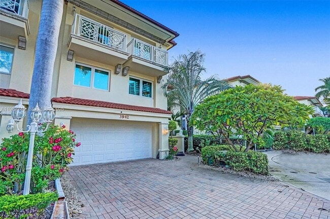 Building Photo - 3942 NE 171 St