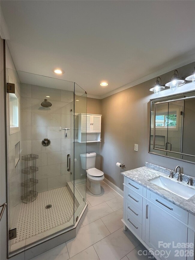 Building Photo - 1939 Sandhurst Dr