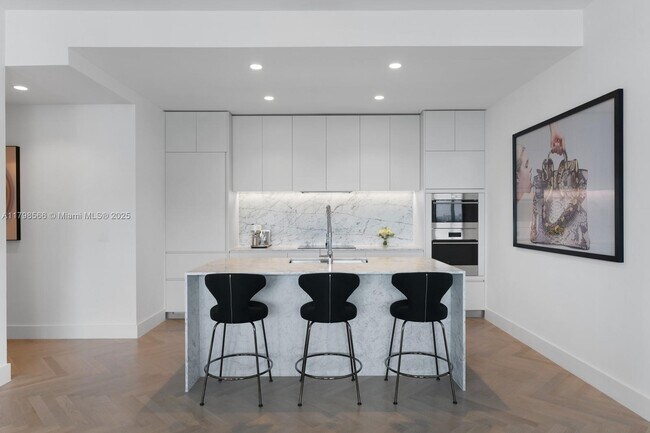 Building Photo - 5775 Collins Ave