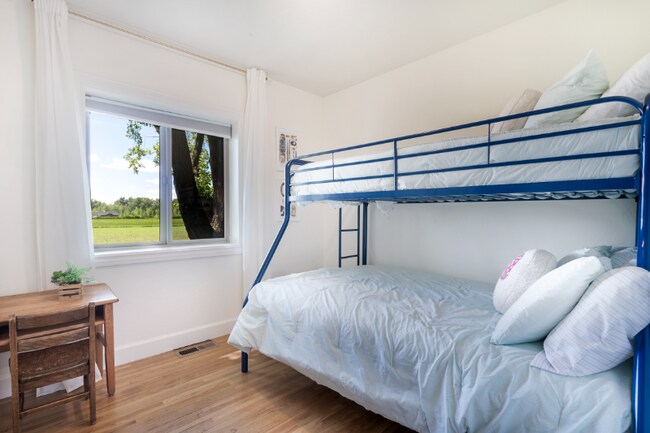 Building Photo - 1815 Lower Valley Rd