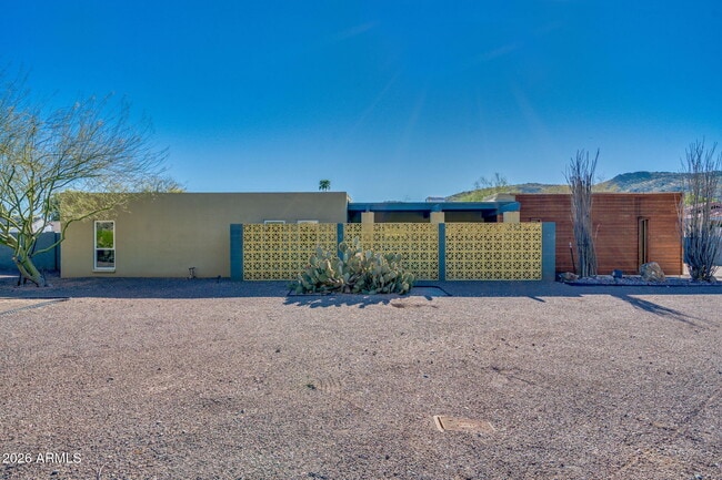 Building Photo - 1055 W Indian Hills Pl