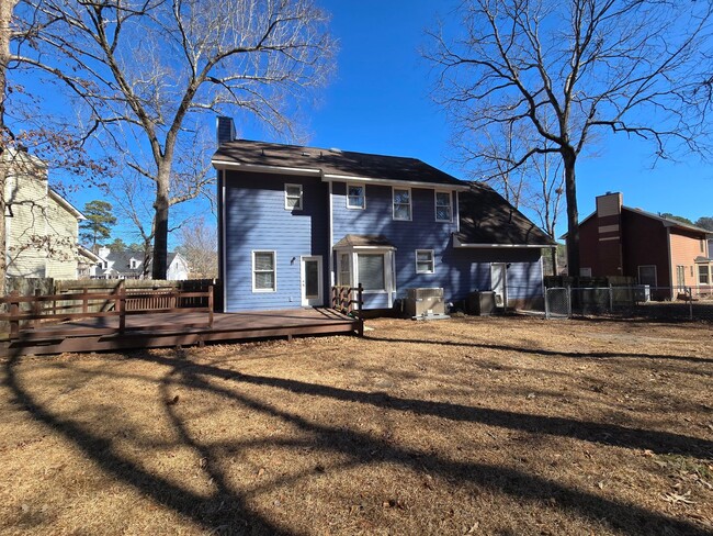 Building Photo - 6172 Lakeway Dr