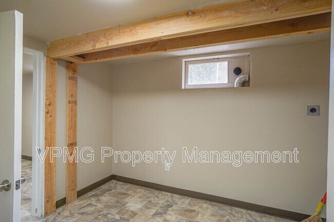 Building Photo - 2901 Fruit Valley Rd