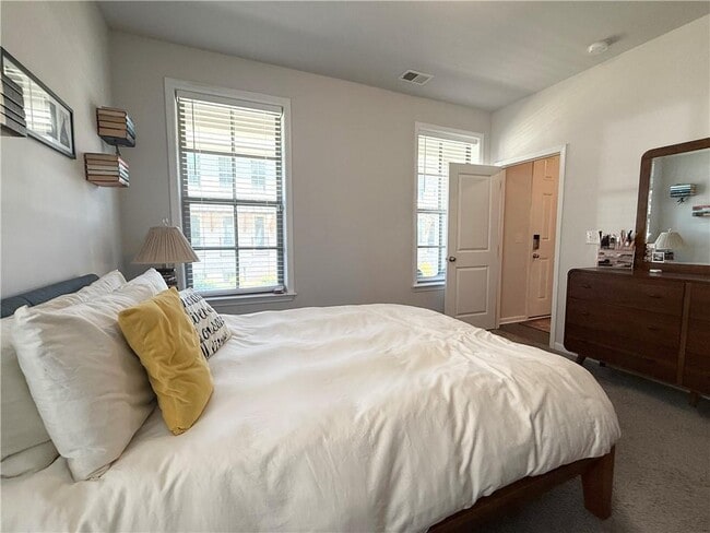 Building Photo - 2520 Great Silver Fir Aly