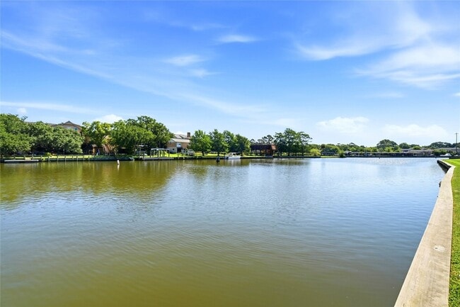 Building Photo - 18511 Egret Bay Blvd