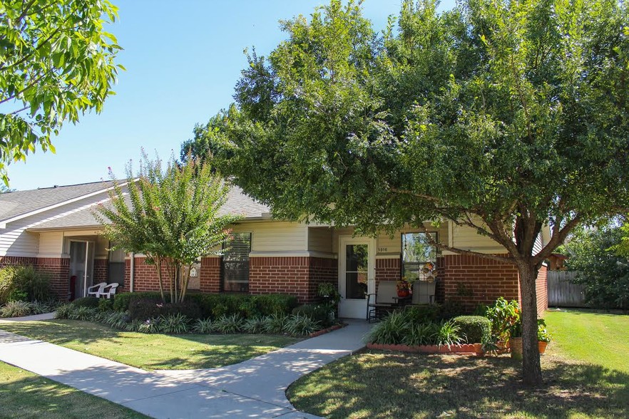 Primary Photo - Brookstone Cottages Apartments