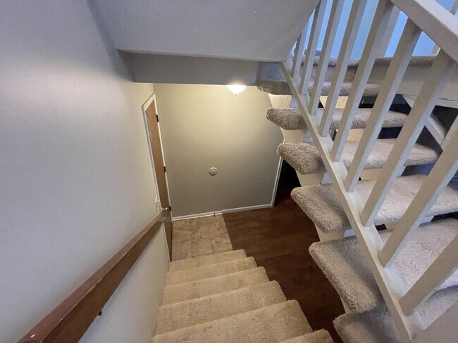 Building Photo - 15112 Lincoln Cir