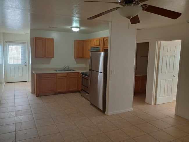 Building Photo - N Montezuma Dr