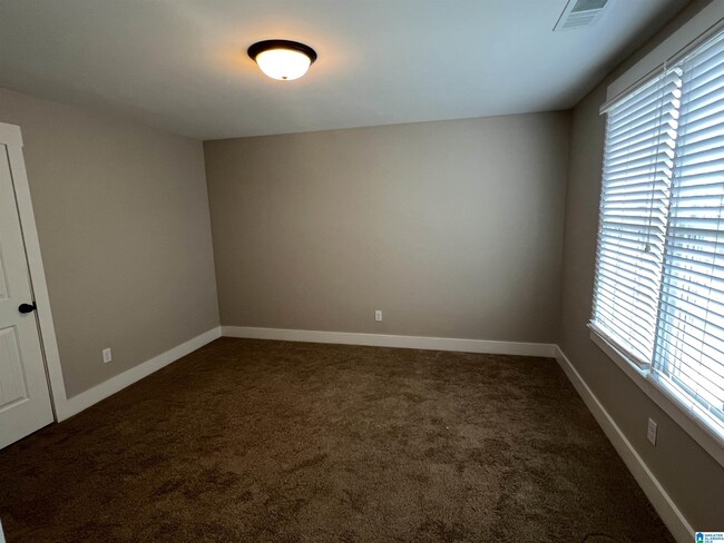 Building Photo - 5849 Longview Ln