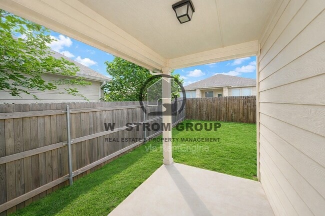 Building Photo - 2201 Sweetwood Dr