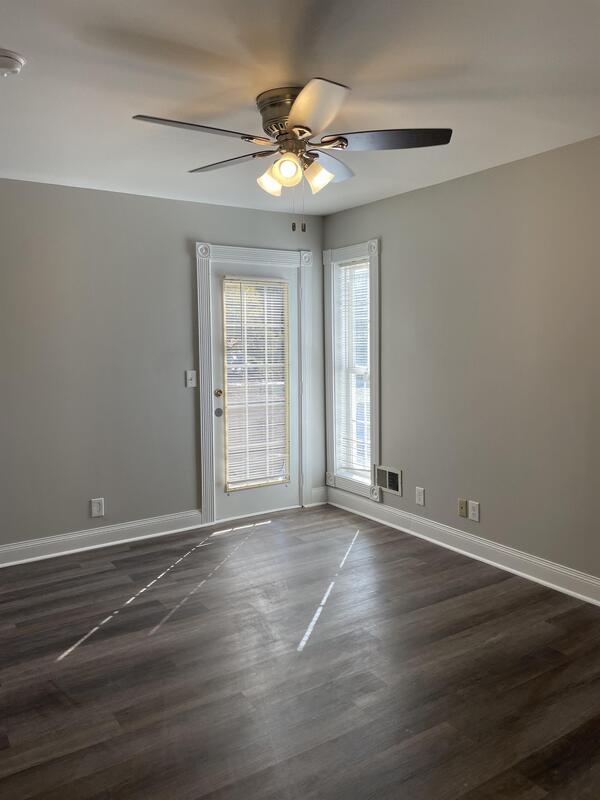 Building Photo - 923 W Lee Rd