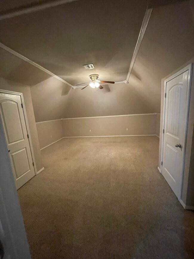 Building Photo - 11220 S Cedar St