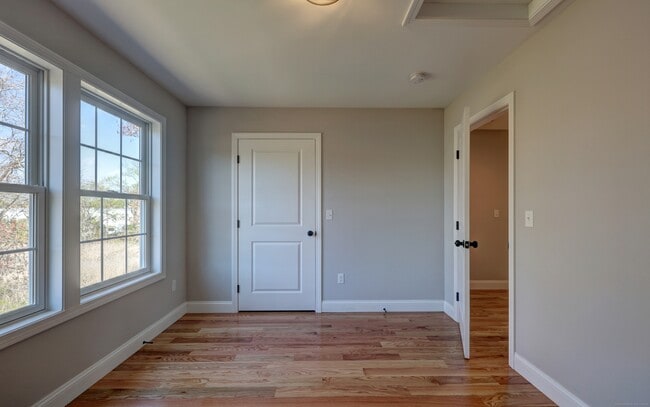 Building Photo - 326 Meadowside Rd