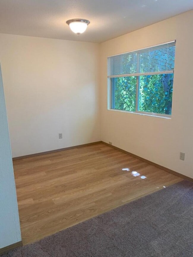 Building Photo - 1 bedroom in Seattle WA 98116