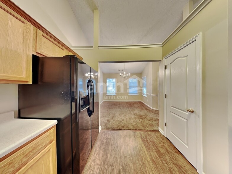 Building Photo - 5455 Yellow Pine Dr