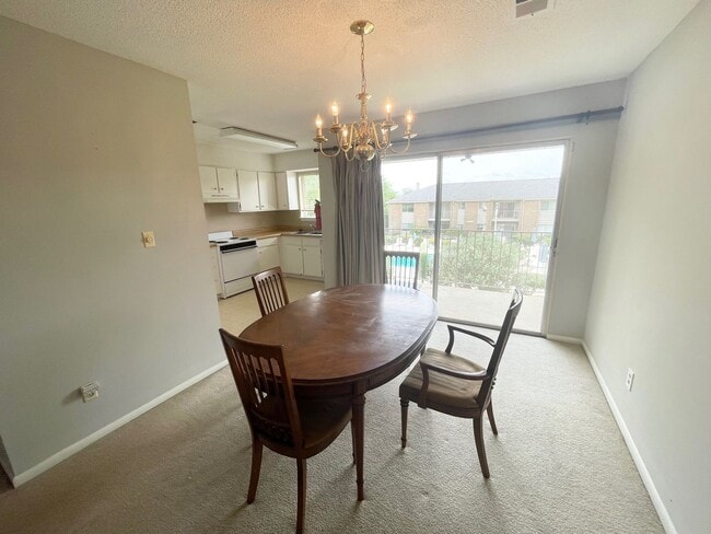 Building Photo - Shandon Gardens Unit #12