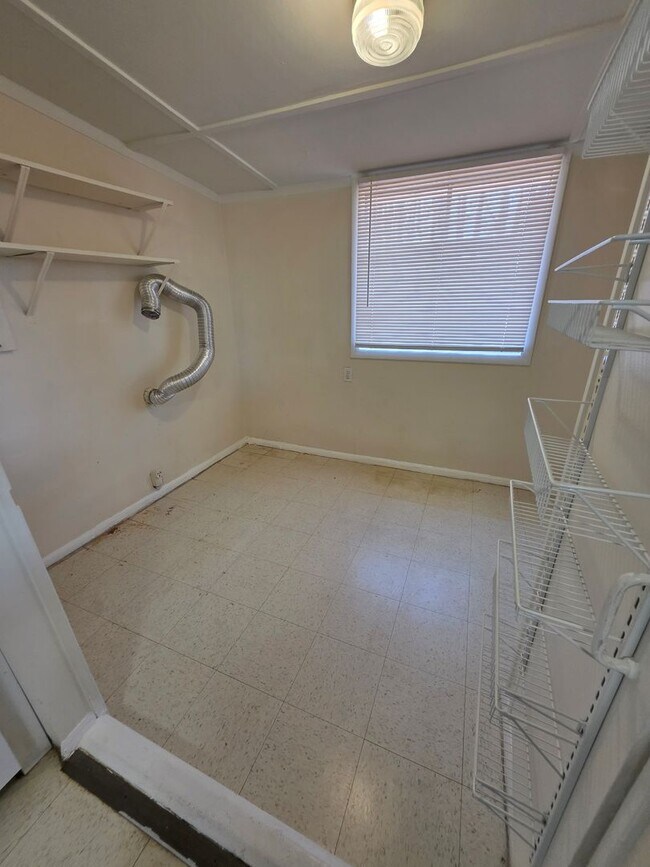 Building Photo - Move In Ready 3 Bedroom Home!