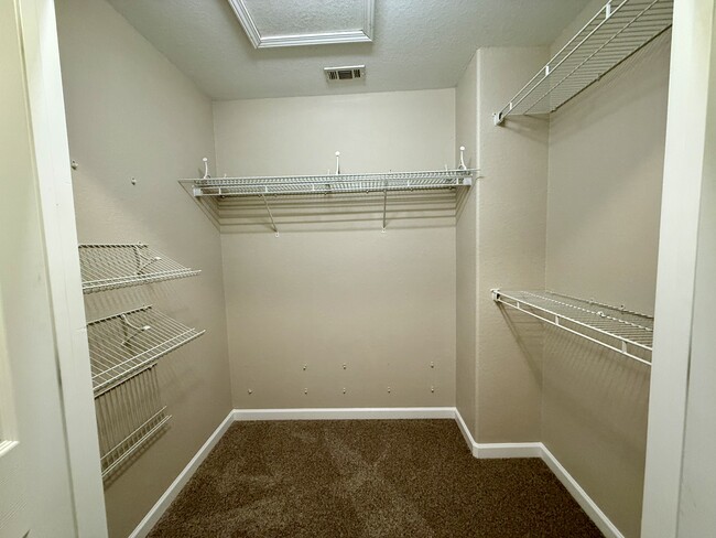 Building Photo - 121 Farrah Ave