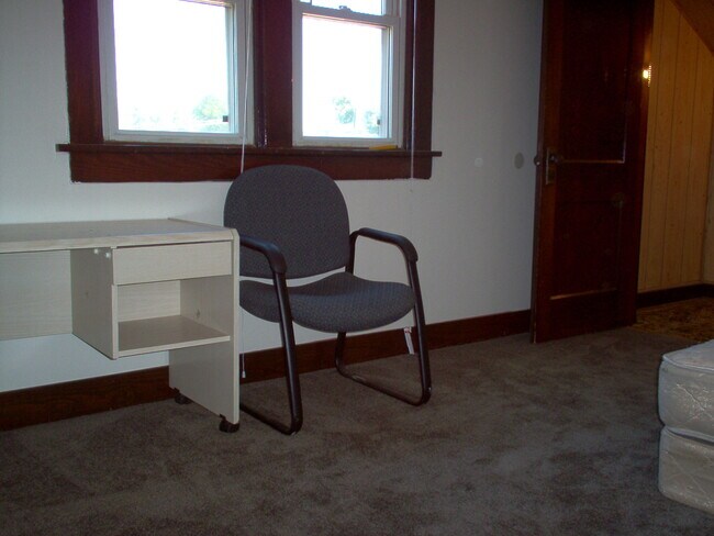 Building Photo - 114 S Smithville Rd