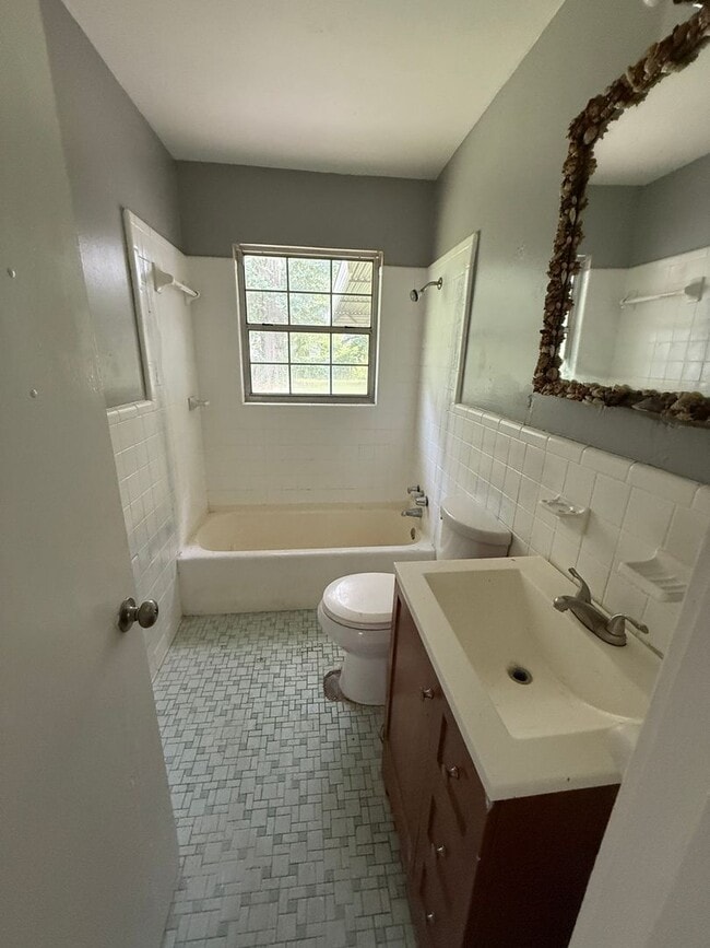 Building Photo - Rental Property In Sunset