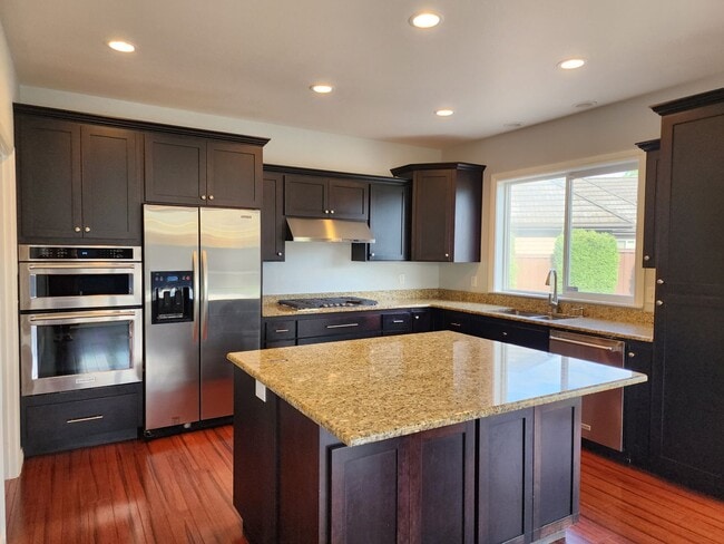 Building Photo - Stunning Regency Estates Home