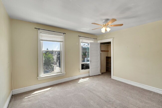 Building Photo - $2,395 - 2 Bed, 2 Bath Townhome in Great D...