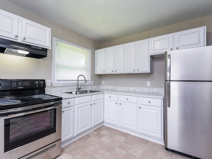 Building Photo - 2855 Greenside Dr NW