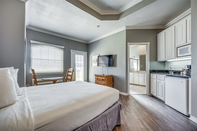 Building Photo - 290 Tanglewood Cir