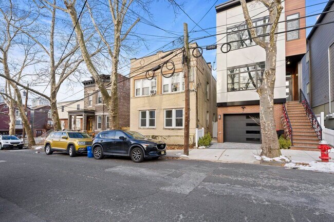 Building Photo - 5 Lienau Pl