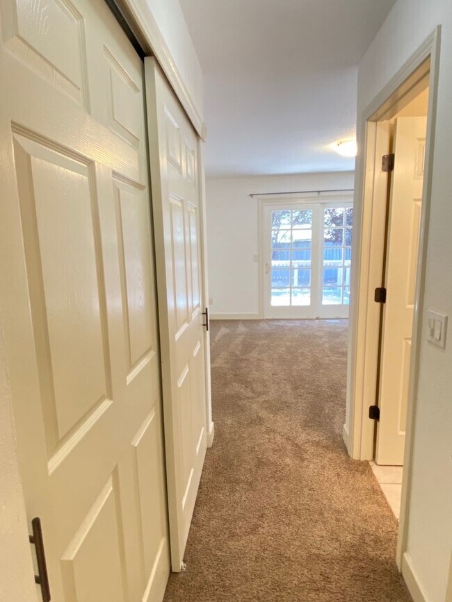 Building Photo - 3 Bedroom Home in East Santa Rosa