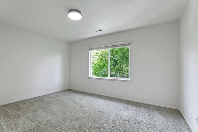 Building Photo - 13790 NW Payne Dr