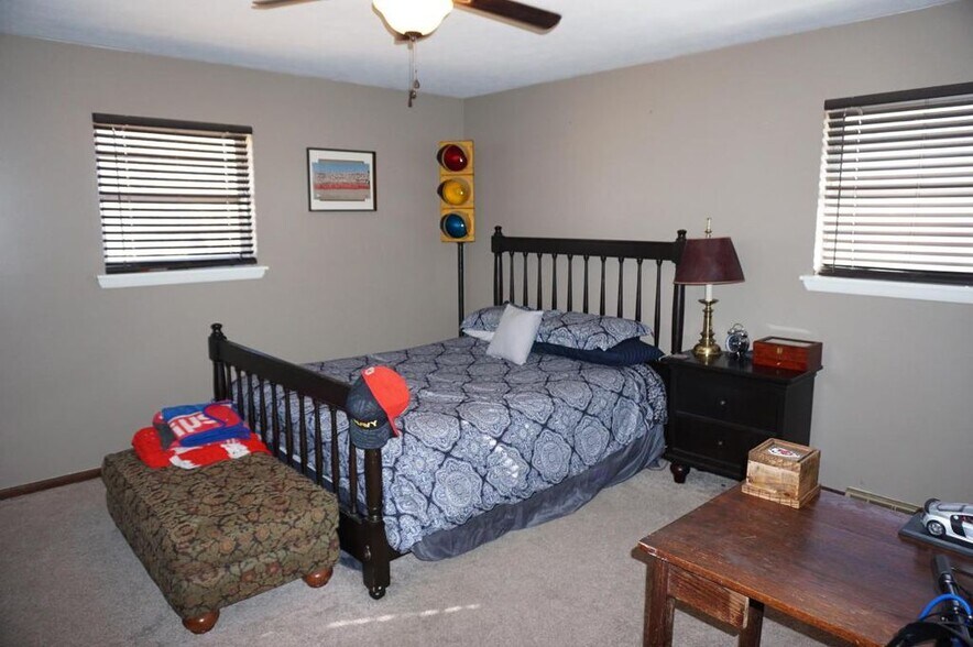 Building Photo - 2536 S McCann Ave