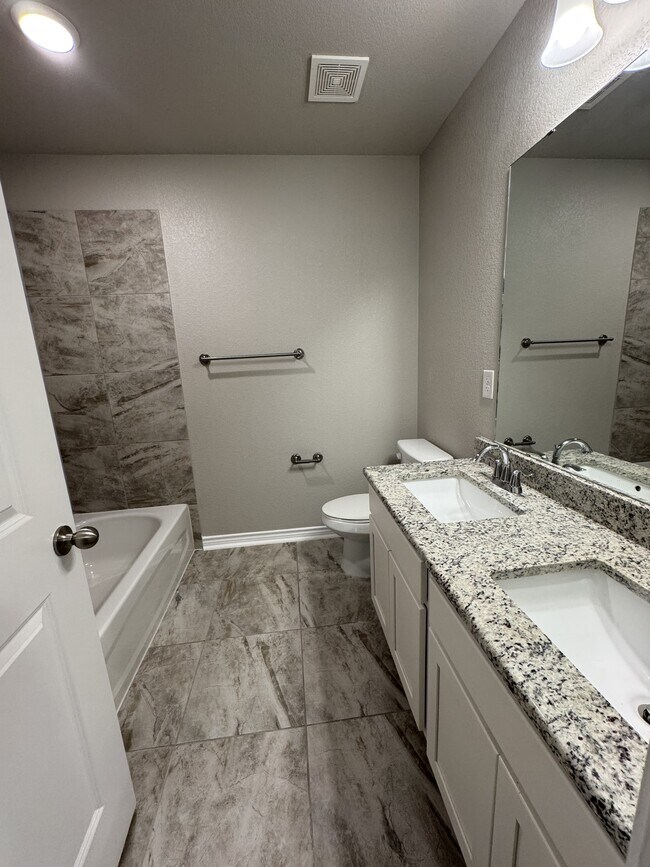 Building Photo - 7615 Stonehollow