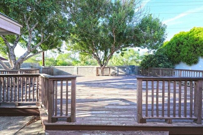 Building Photo - 1222 Longhorn Dr