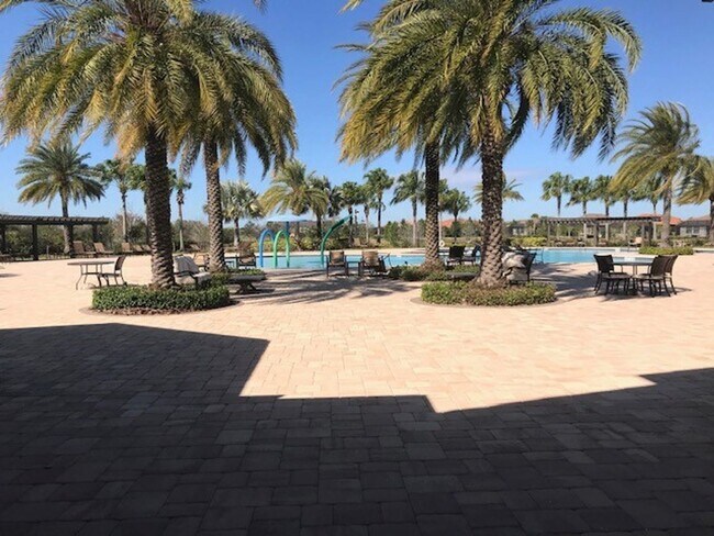 Building Photo - JUST LISTED! -3/2 COACH HOME  - COUNTRY CLUB EAST  - NICE!!