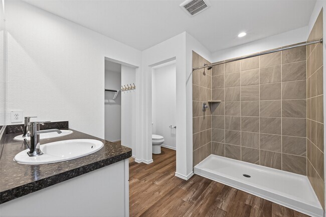 Building Photo - 11933 Summer Oak Trl