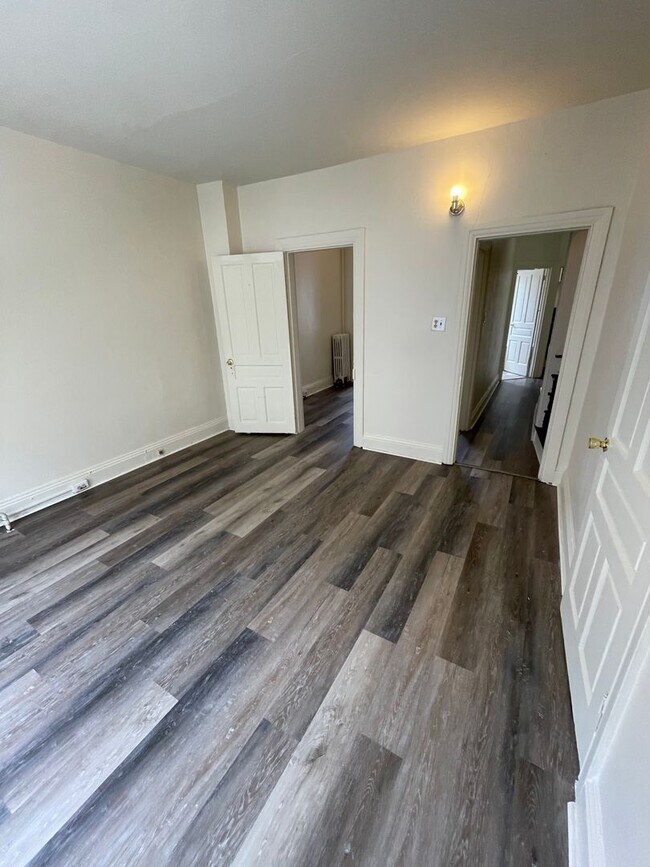 Building Photo - 643 Lincoln St