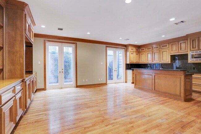 Building Photo - 516 S Post Oak Ln