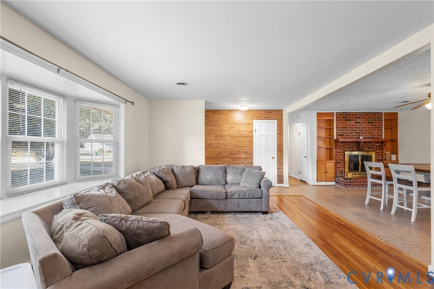 Building Photo - 1871 Pender Ave