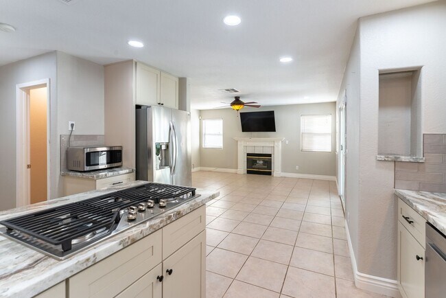 Building Photo - 4-Bed Green Valley Home with Private Pool ...