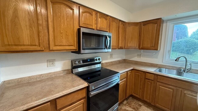 Building Photo - Spunky 3 bedroom 2.5 bath condo near JBER ...
