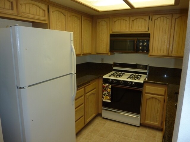 Building Photo - 2 Bedroom Goleta Condo