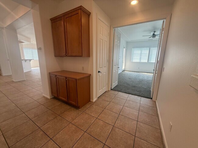 Building Photo - 103 Romanza Ln