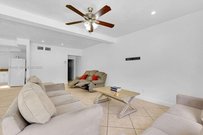 Building Photo - 2417 Pierce St