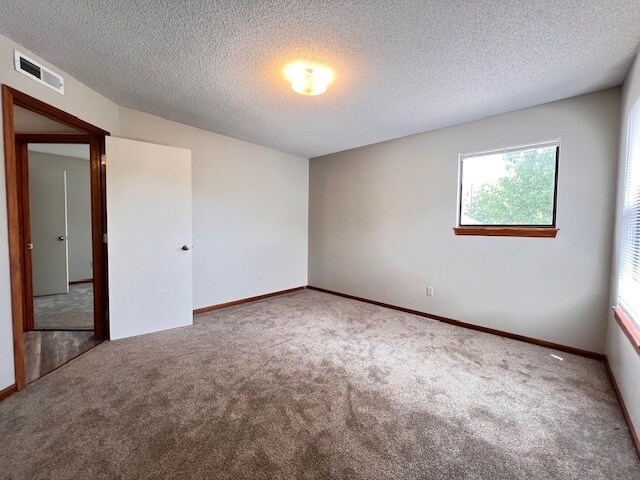 Building Photo - 1023 NE Lindsay Ave